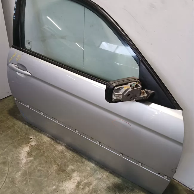 Porta anteriore destra