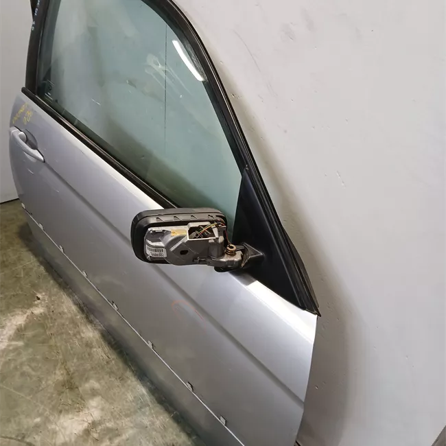 Porta anteriore destra