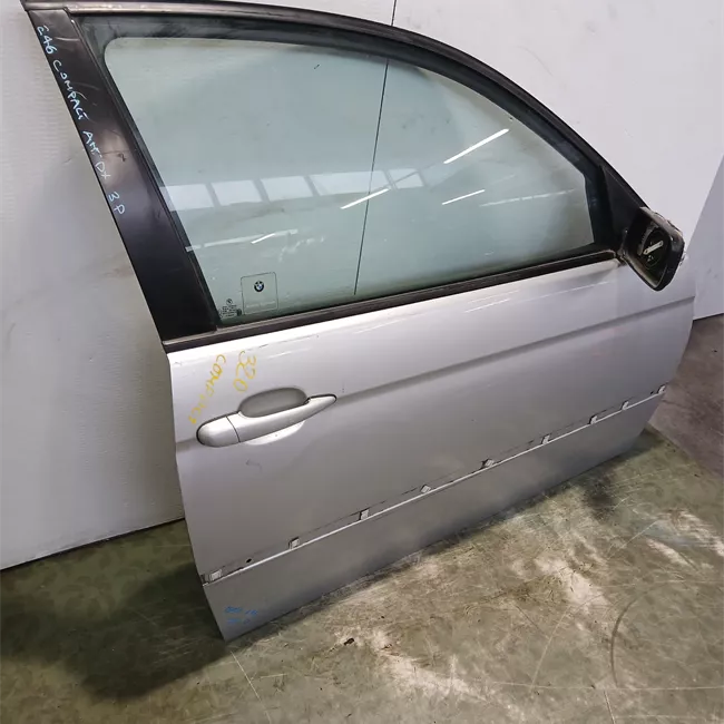 Porta anteriore destra