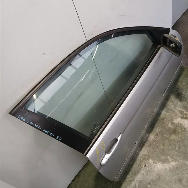 Porta anteriore destra