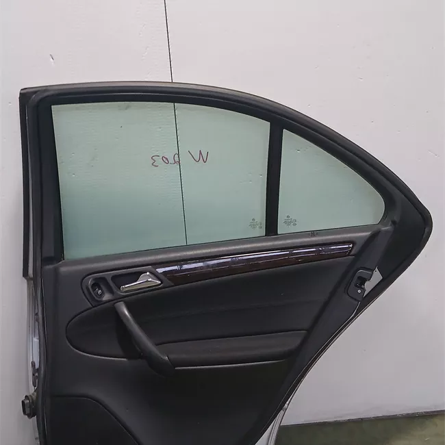 Porta posteriore destra