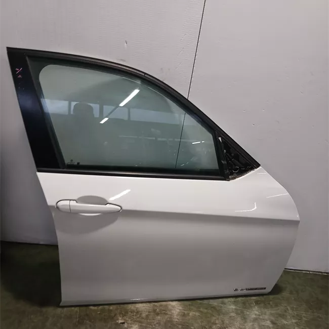 Porta anteriore destra