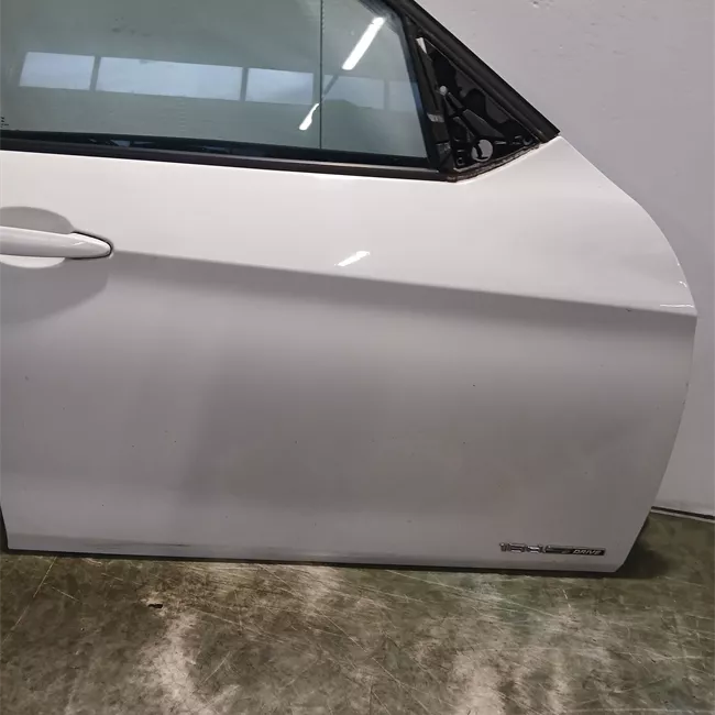 Porta anteriore destra