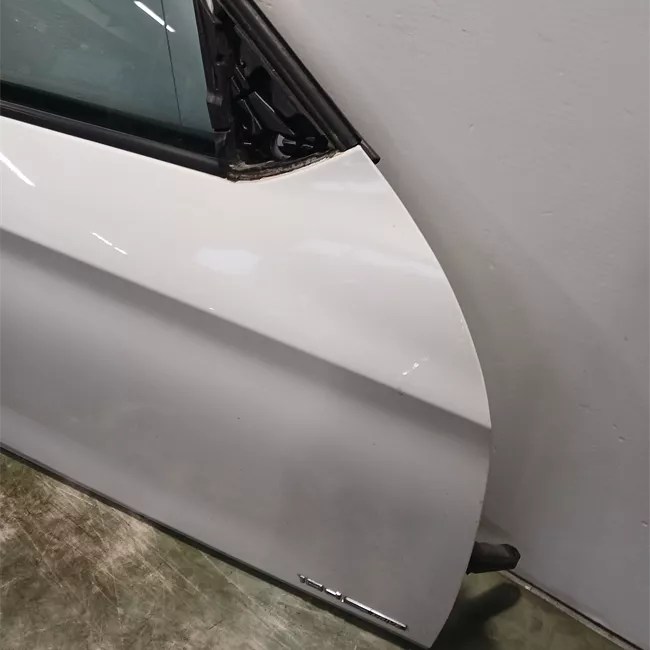 Porta anteriore destra