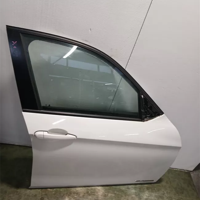 Porta anteriore destra