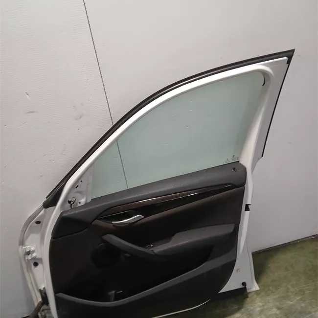 Porta anteriore destra