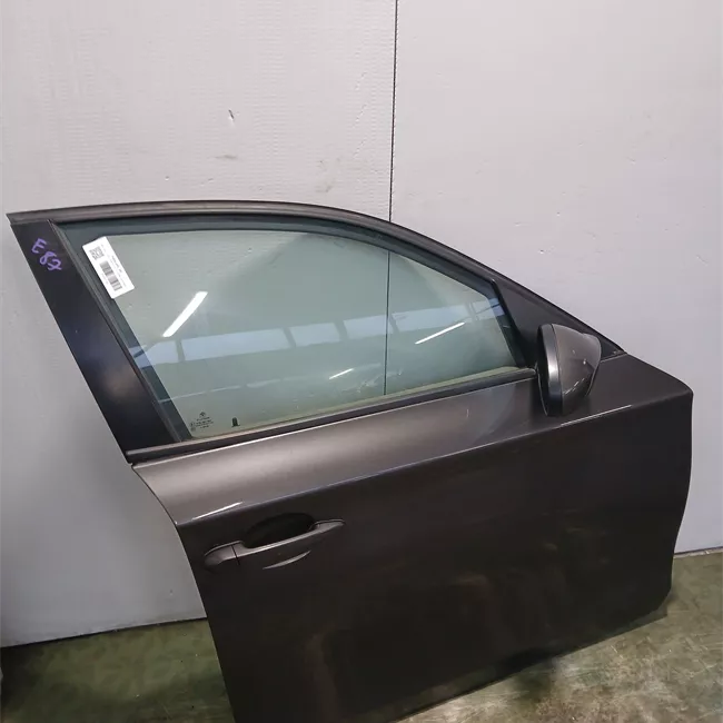 Porta anteriore destra