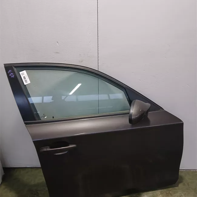 Porta anteriore destra