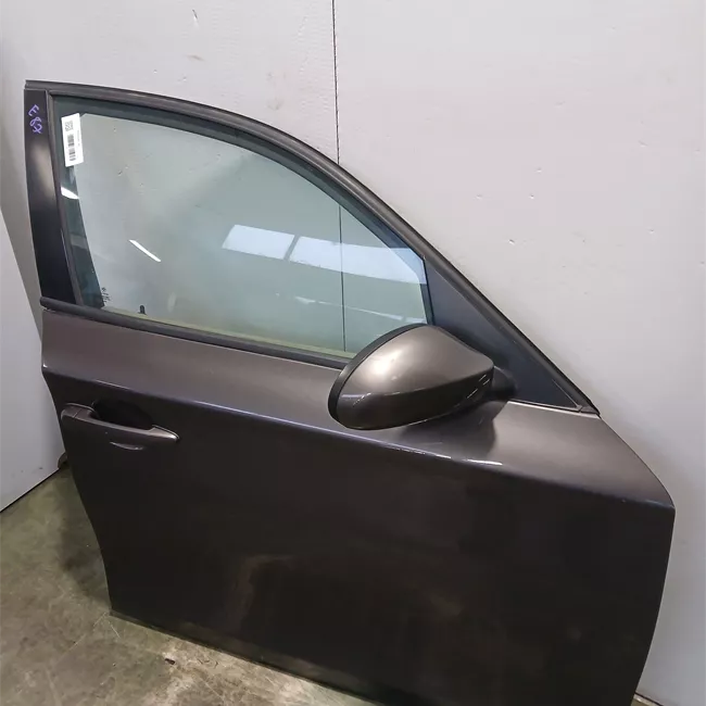 Porta anteriore destra