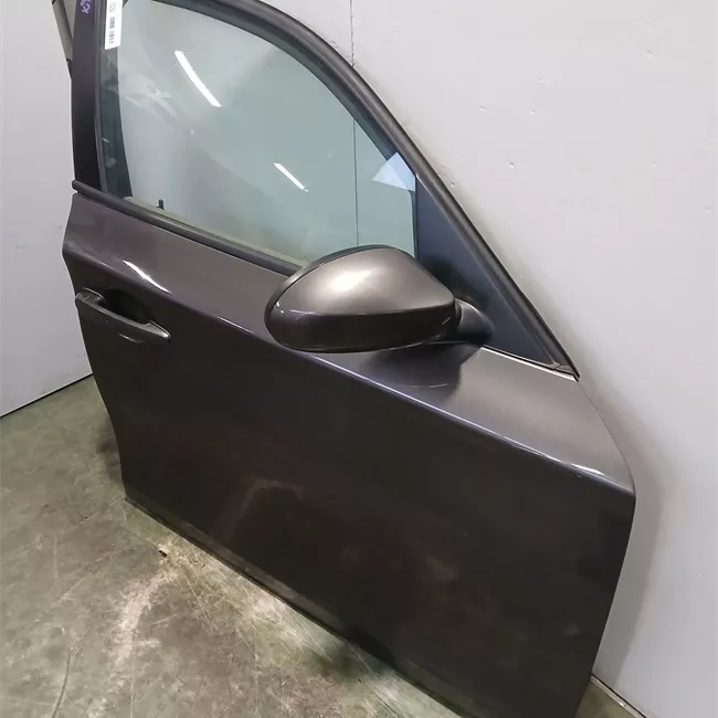 Porta anteriore destra