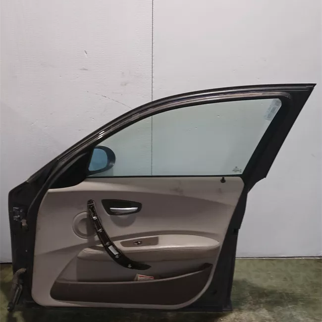 Porta anteriore destra