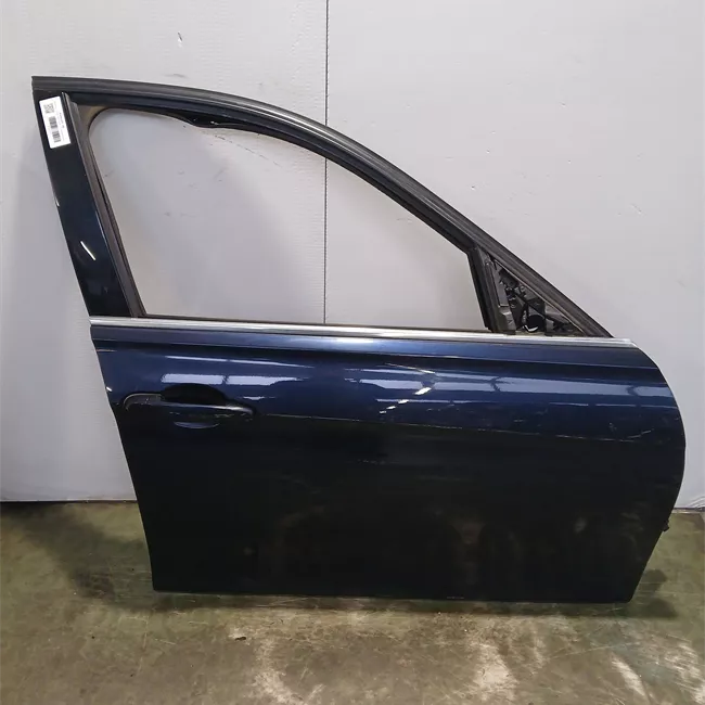 Porta anteriore destra