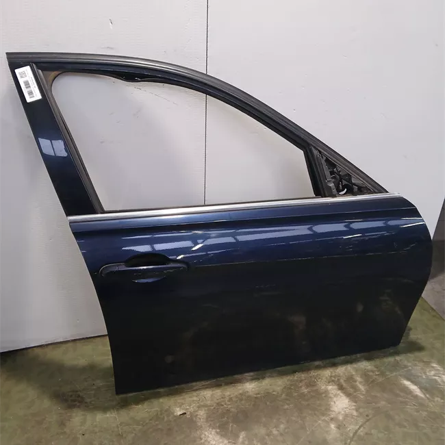 Porta anteriore destra