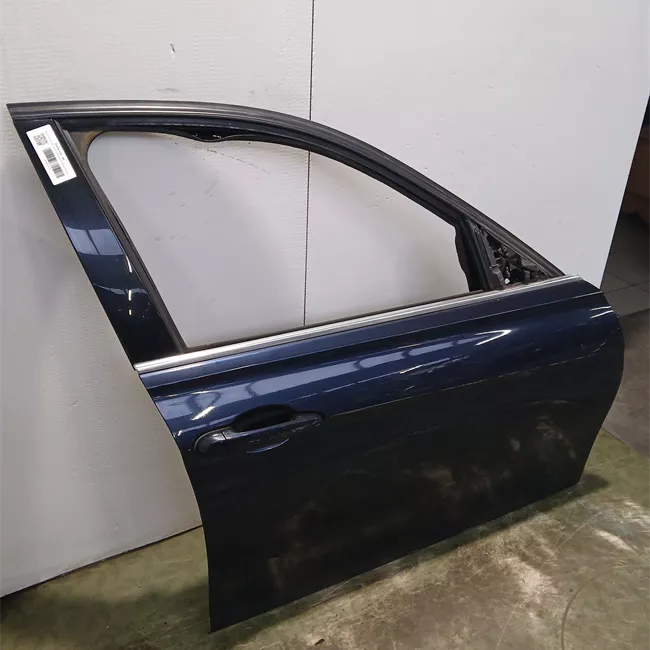 Porta anteriore destra