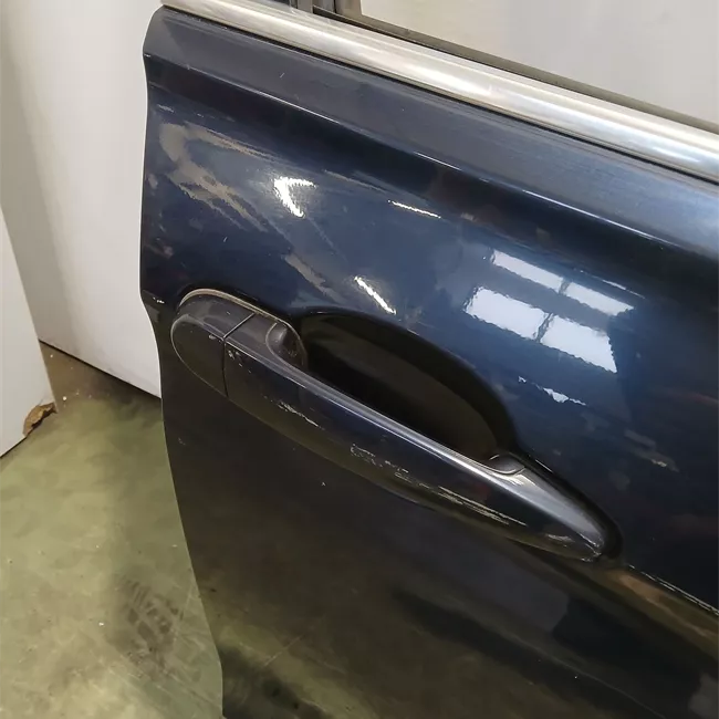 Porta anteriore destra