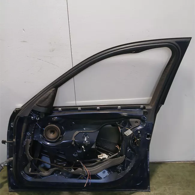 Porta anteriore destra