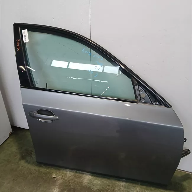 Porta anteriore destra