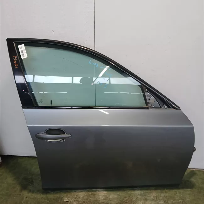 Porta anteriore destra