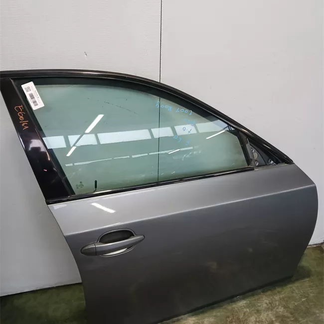 Porta anteriore destra