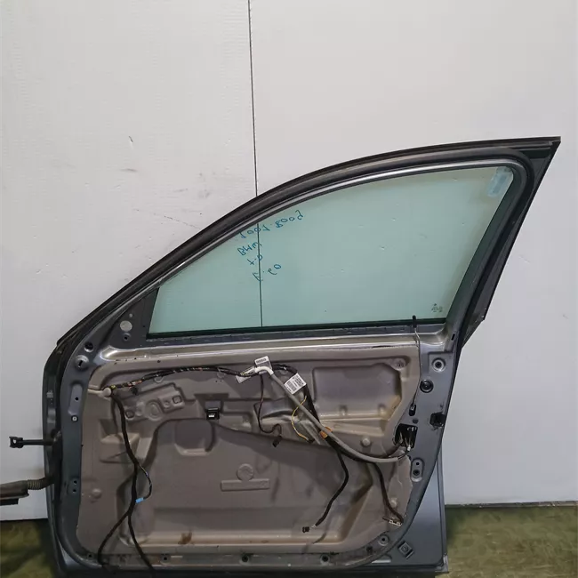 Porta anteriore destra