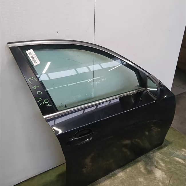 Porta anteriore destra