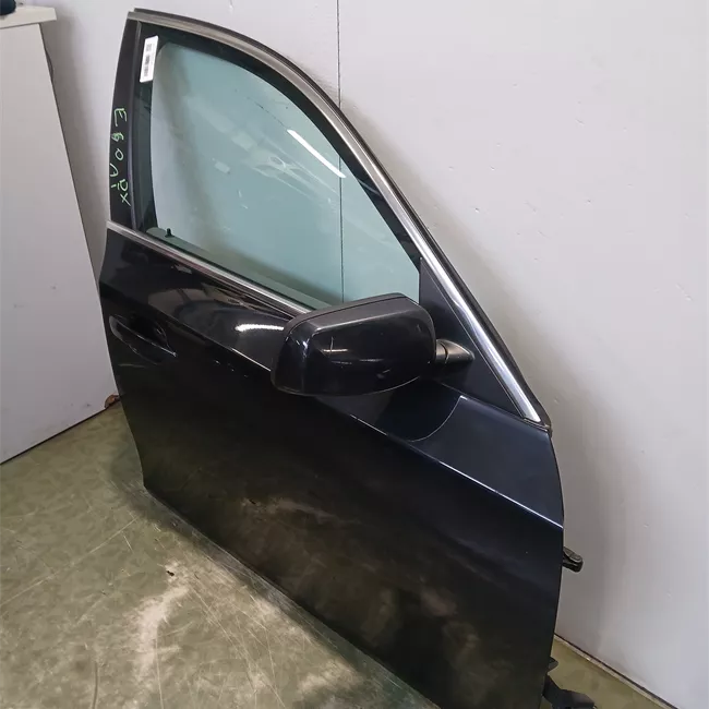 Porta anteriore destra