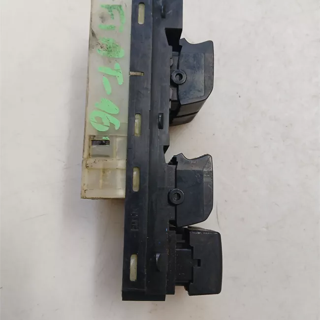 Interruttore alzacristalli porta anteriore