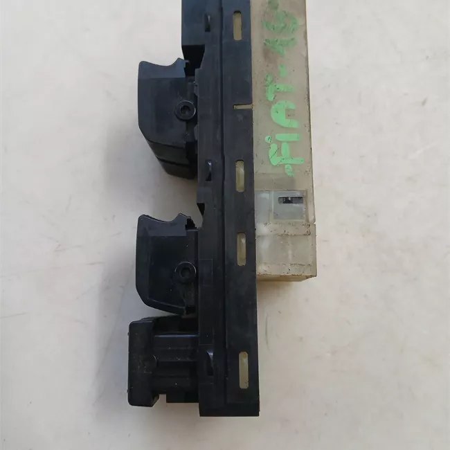 Interruttore alzacristalli porta anteriore