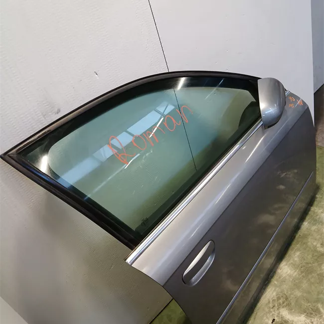 Porta anteriore destra