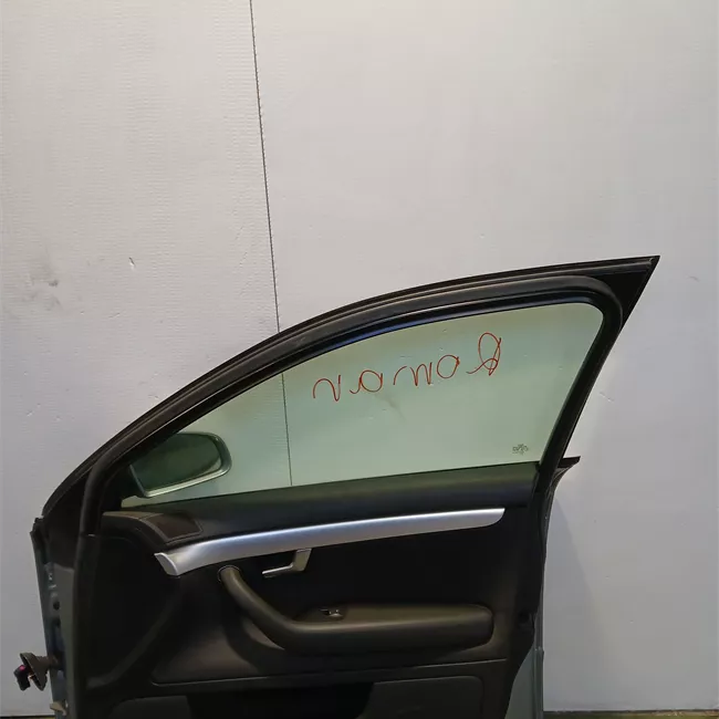 Porta anteriore destra