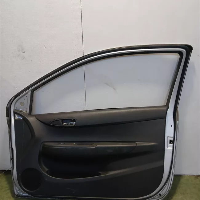 Porta anteriore destra