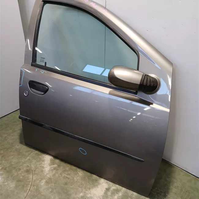 Porta anteriore destra