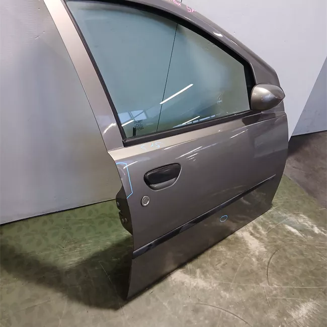 Porta anteriore destra