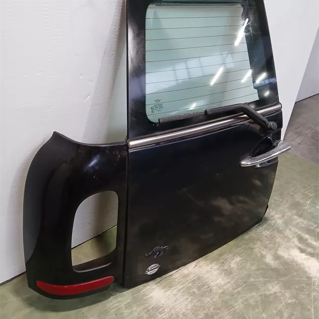 Porta carico posteriore a battente sinistra