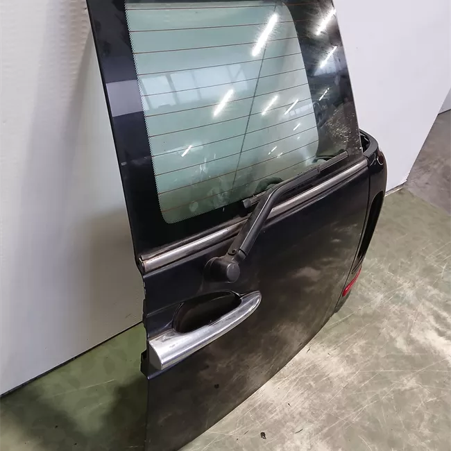 Porta carico posteriore a battente destra