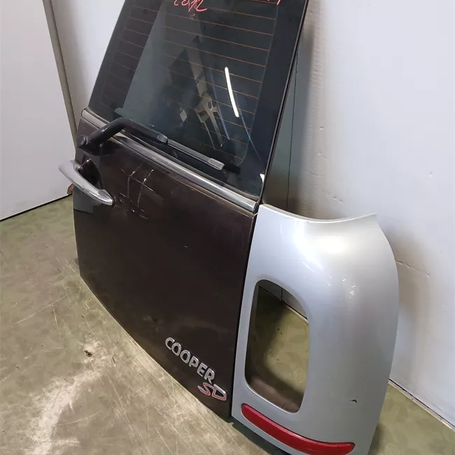 Porta carico posteriore a battente destra