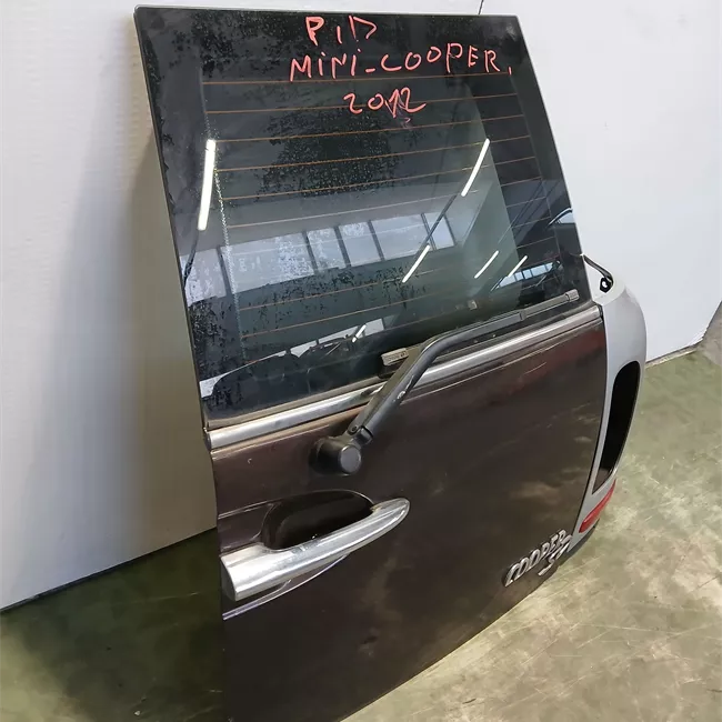 Porta carico posteriore a battente destra