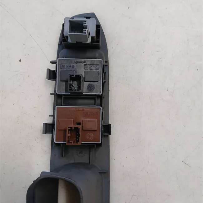 Interruttore alzacristalli porta anteriore