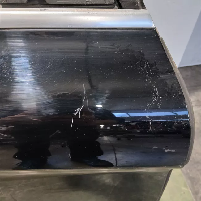 Porta anteriore destra