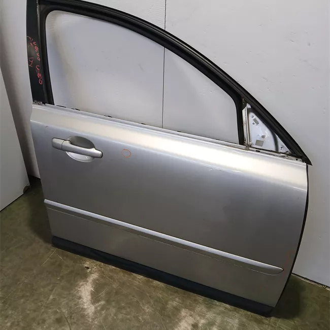 Porta anteriore destra