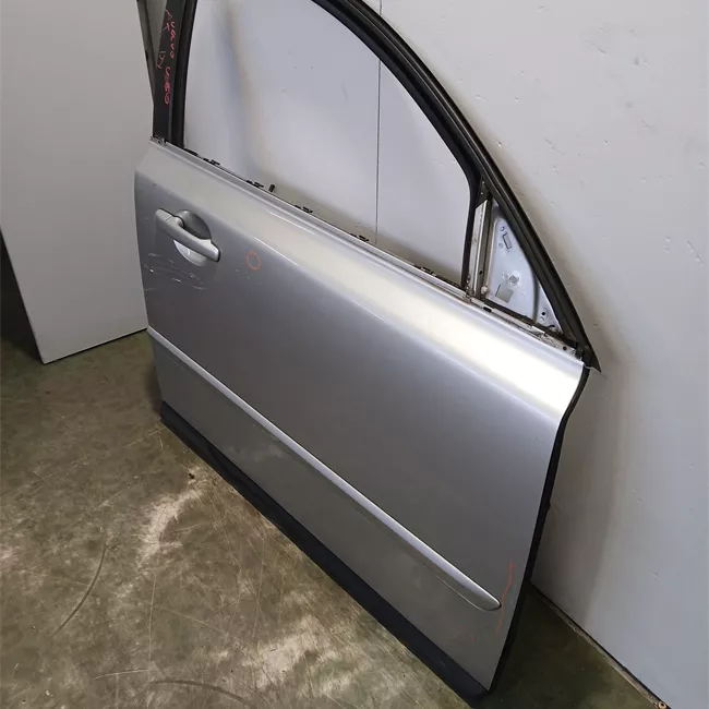 Porta anteriore destra