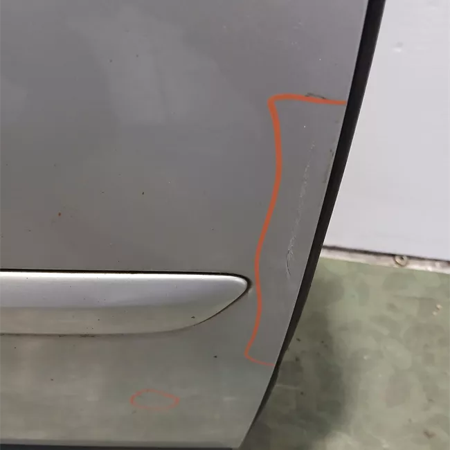 Porta anteriore destra