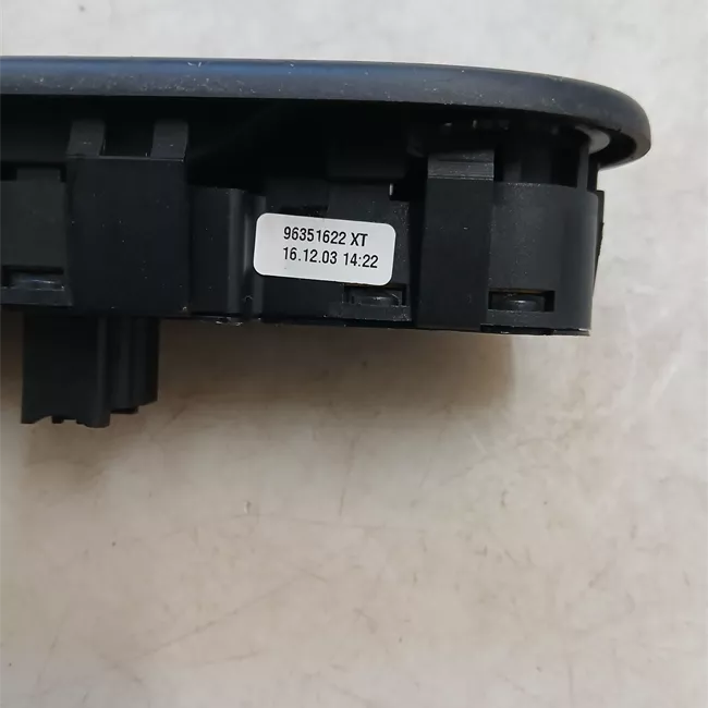 Interruttore alzacristalli porta anteriore sequenziale