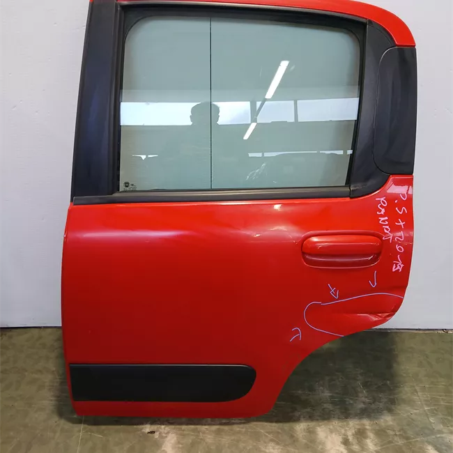 Porta posteriore sinistra Panda Trekking, con fasce paracolpi