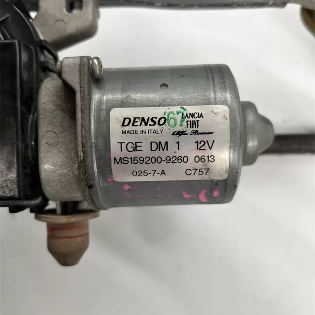 Meccanismo tergiparabrezza con motorino