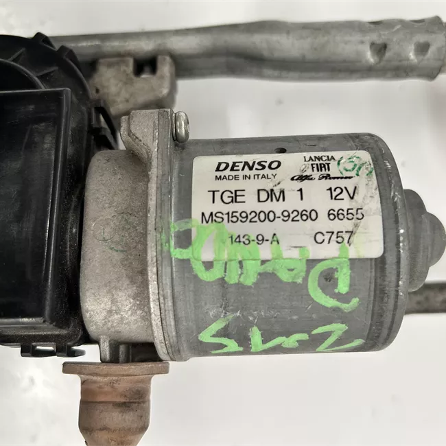 Meccanismo tergiparabrezza con motorino