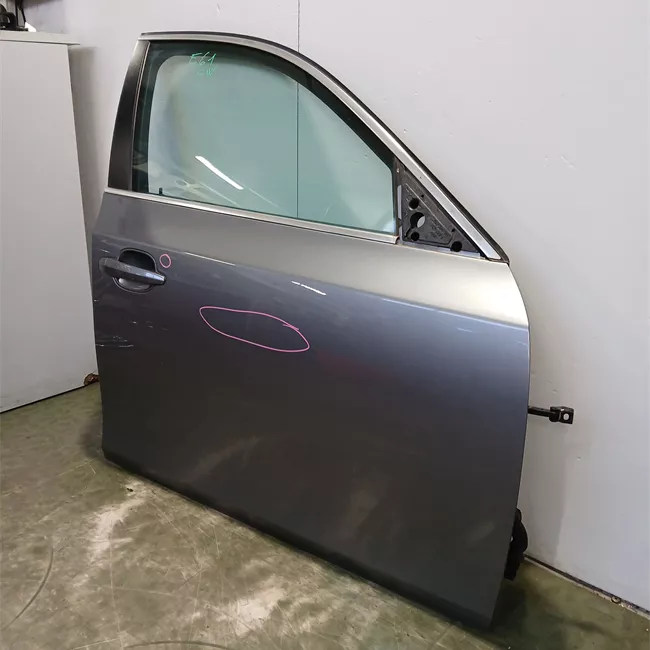 Porta anteriore destra