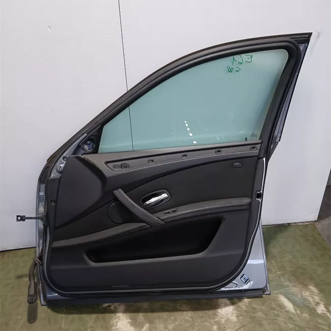 Porta anteriore destra