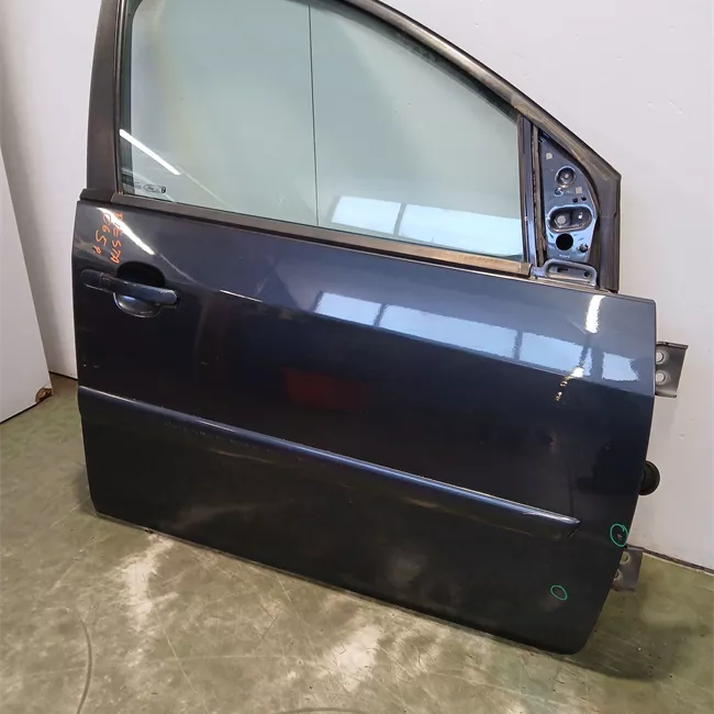 Porta anteriore destra