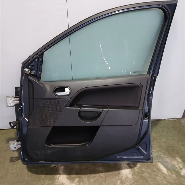 Porta anteriore destra